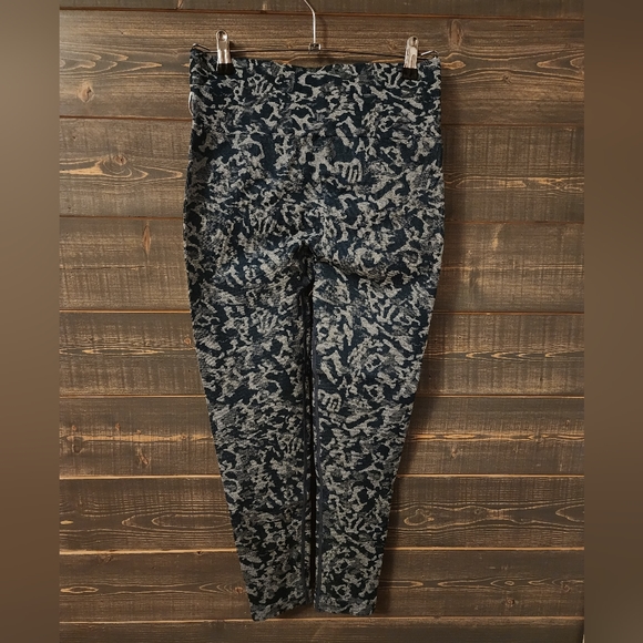 Halara Butt-Lifting Seamless Leggings - Picture 3 of 5